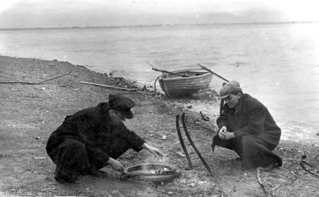 Петр Степанович Комаров на рыбалке